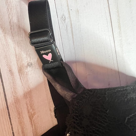 Victoria's Secret Black Push Up Bra New With Tags Size 38DDD and 36DDD - Picture 3 of 10